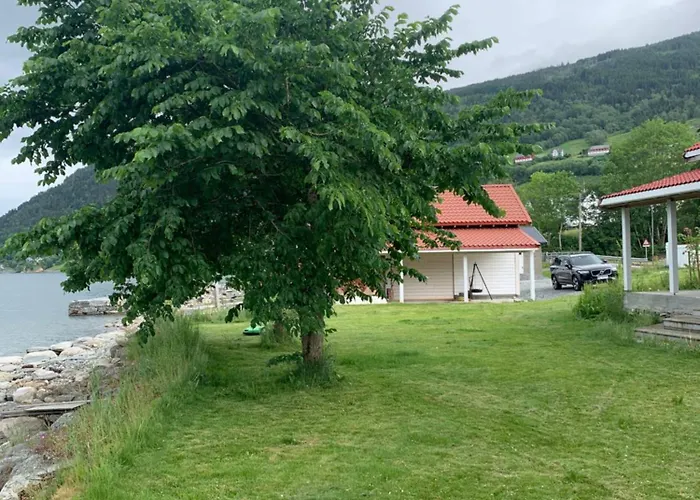 Charming House By The Fjord * Utvik