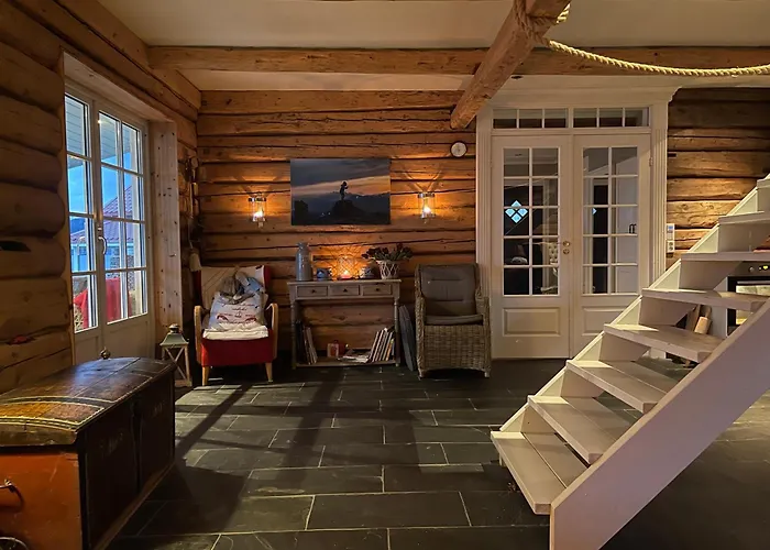 Semesterbostad Charming House By The Fjord