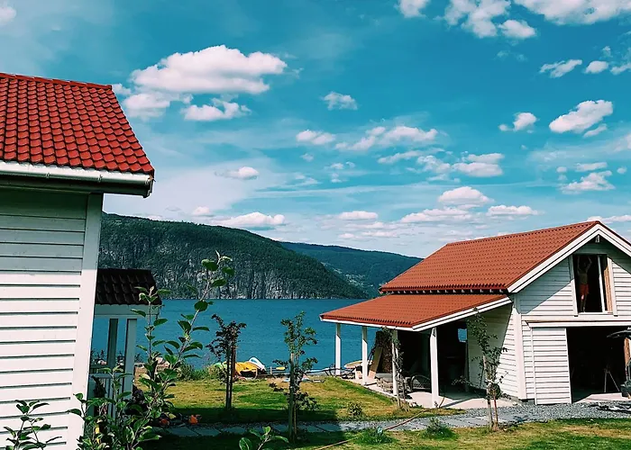 Semesterbostad Charming House By The Fjord *